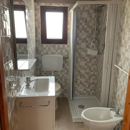 Dolly Guest house *